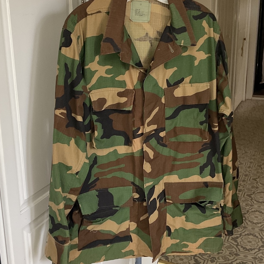 Military Woodland Camouflage shirt jacket. Size M.